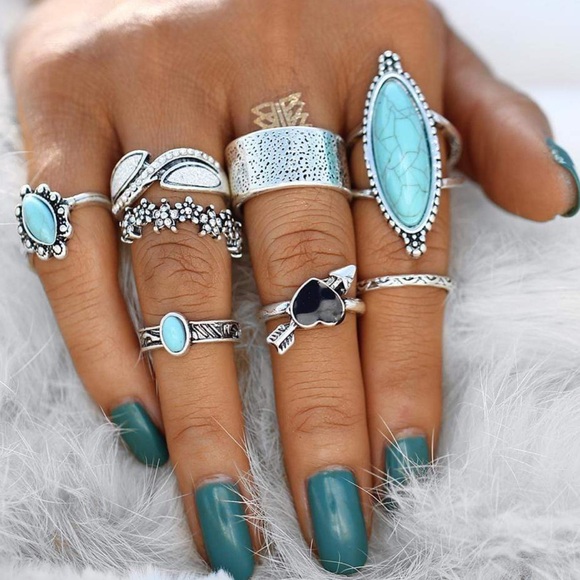 NEW silvery faux turquoise ring
size 6.0
Mix & match, vintage look - Picture 3 of 3